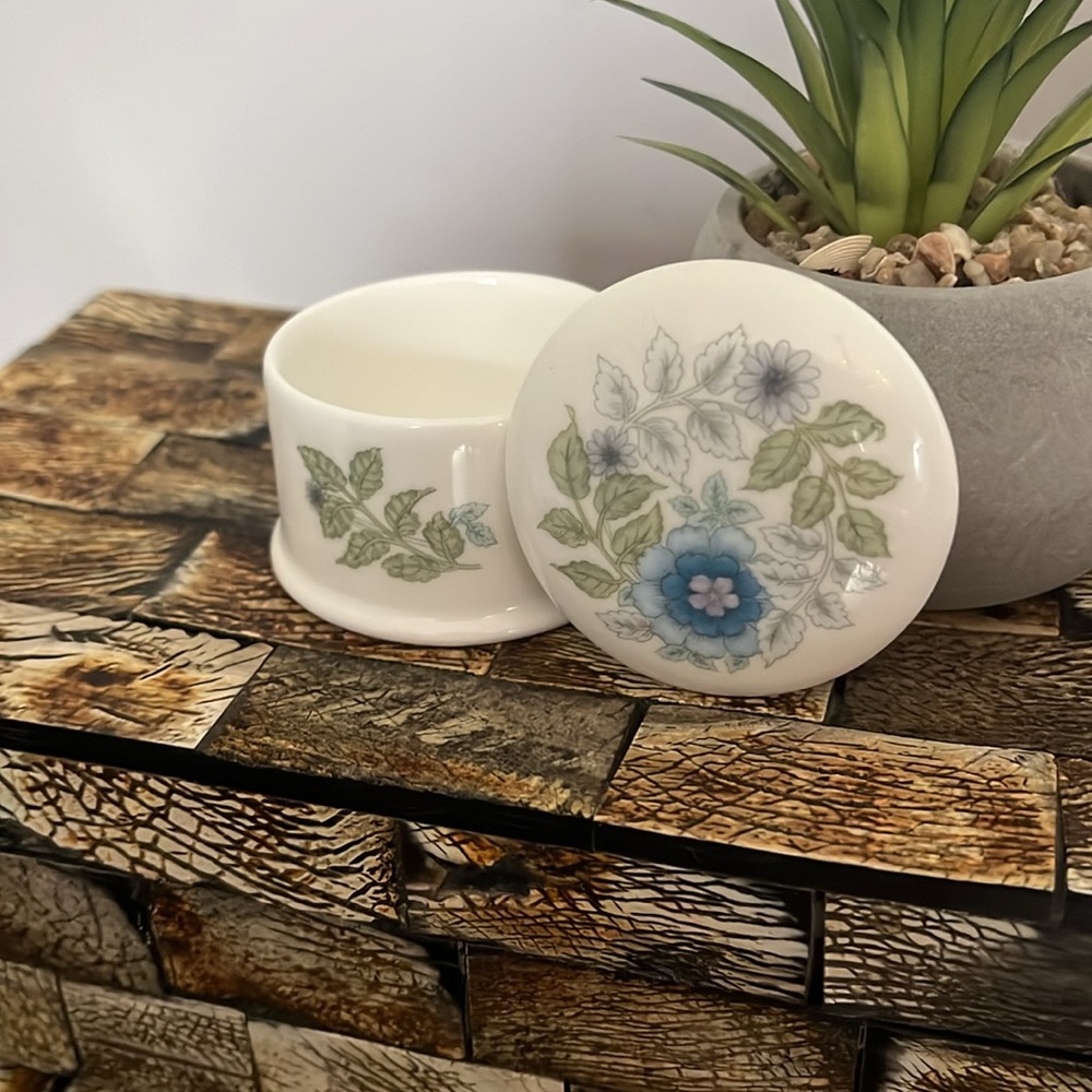 WEDGWOOD Bone China Clementine Pill Box - Picture 5 of 9